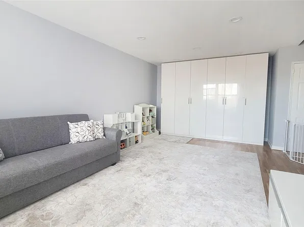 64-34 102St #5Z, Rego Park, NY 11374