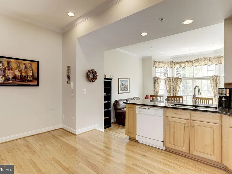 5237 Bessley Pl — Photo 12