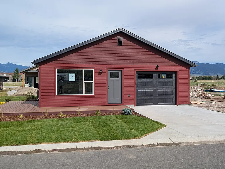 404 Vujo Ln — Photo 1