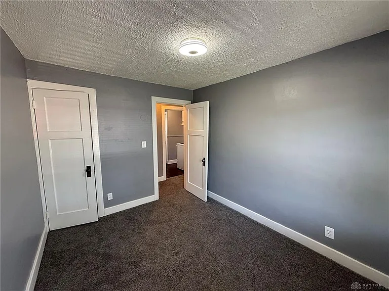 2406 Glenarm Ave — Photo 16