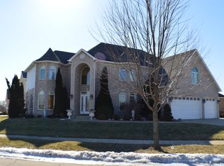 1255 W Flamingo Dr, Roselle, IL 60172