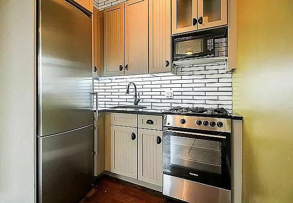2nd image of 236 Meserole St APT 3F