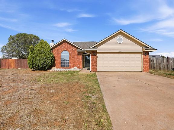 3rd image of 2932 Laurel Cir