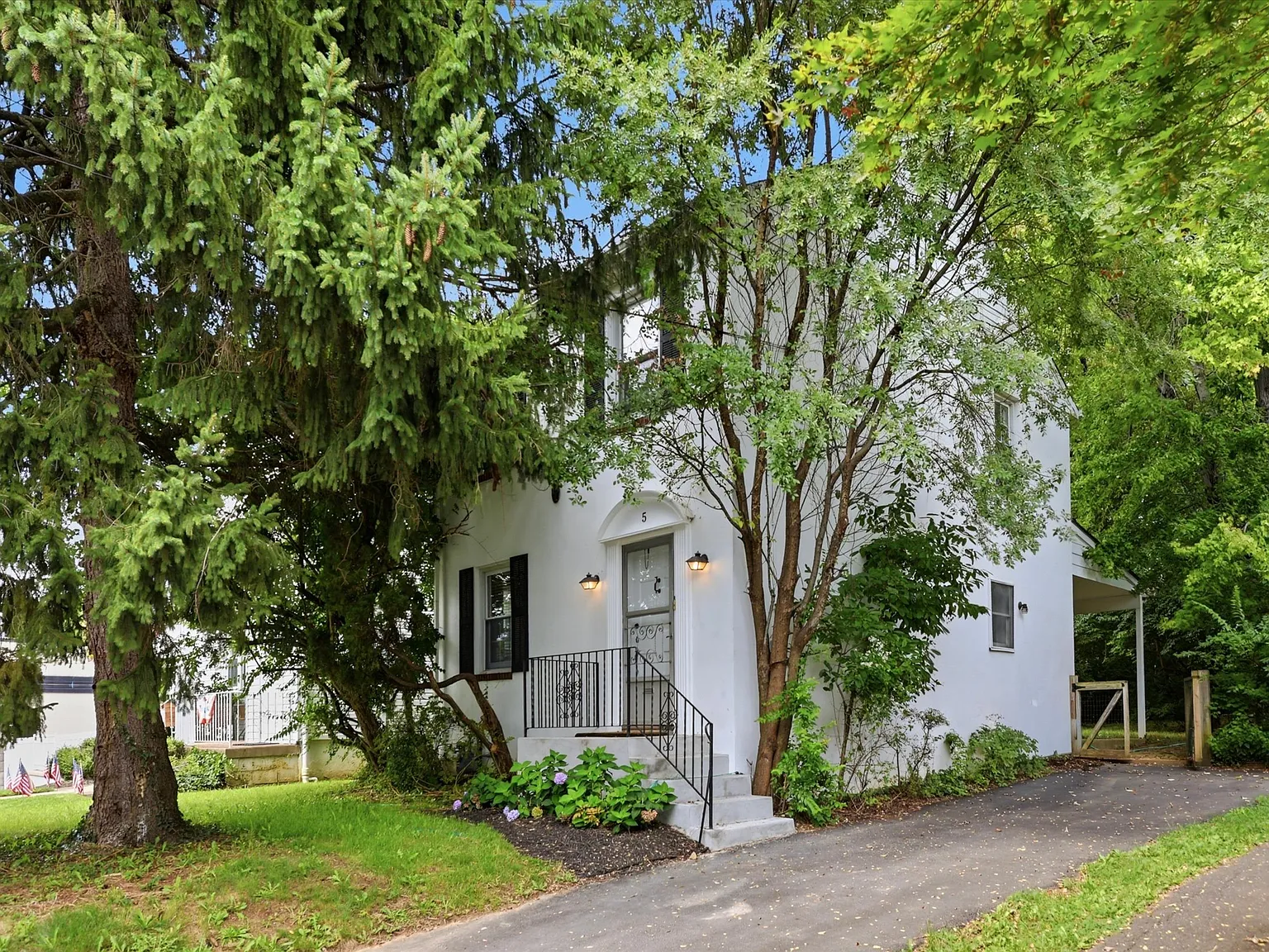 3 bed, 1.5 bath, 1292 sqft, $2,750 — Photo 1