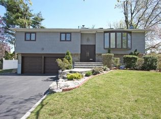 45 Saratoga Dr, Jericho, NY 11753