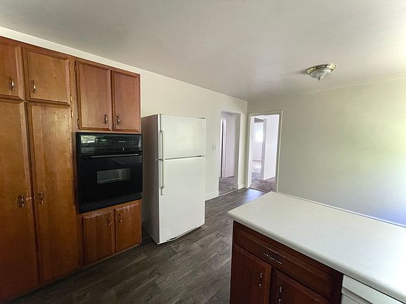 5th image of 661B E Crystal Ave