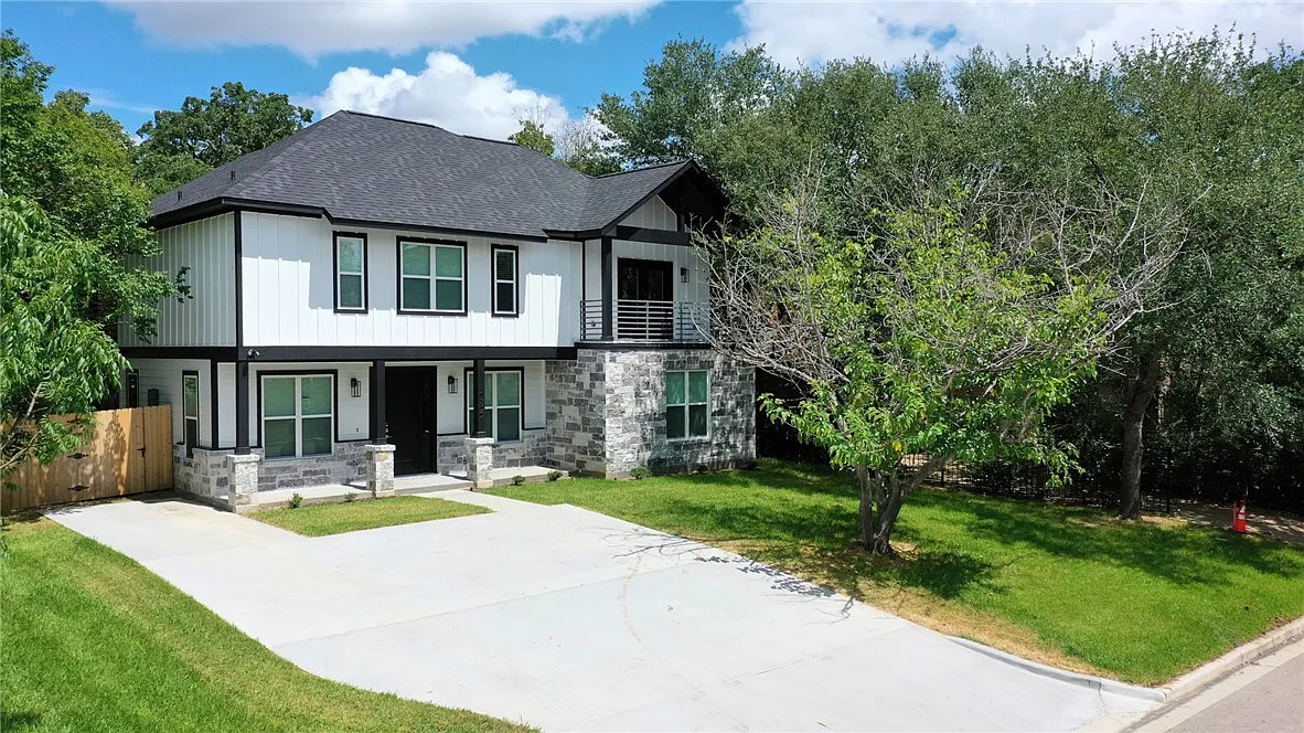 4 bed, 4.5 bath, 2214 sqft, $3,600 — Photo 1