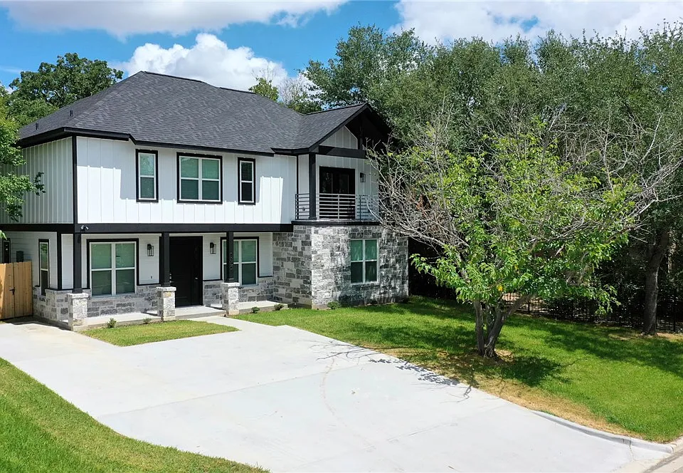 1307 Bayou Woods Dr