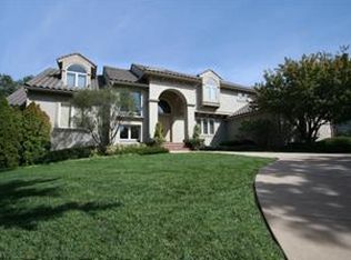 11209 Brookwood St, Leawood, KS 66211