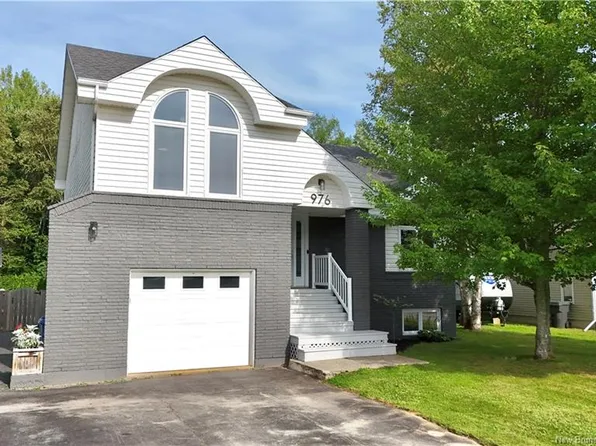 976 Huards, Beresford, NB E8K 1K4