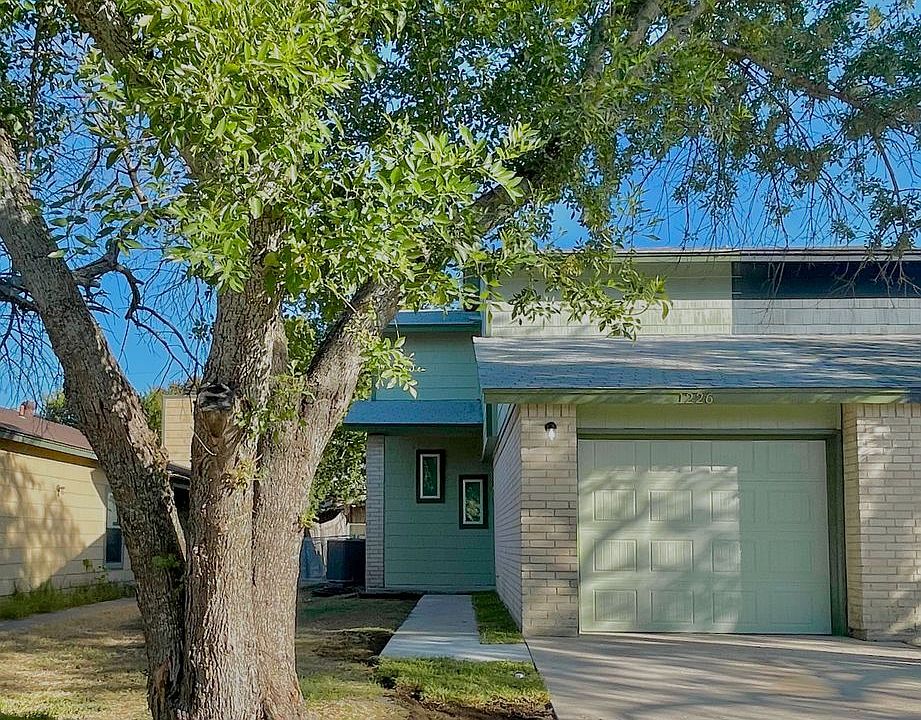 1st image of 1226 Royal Crest Dr