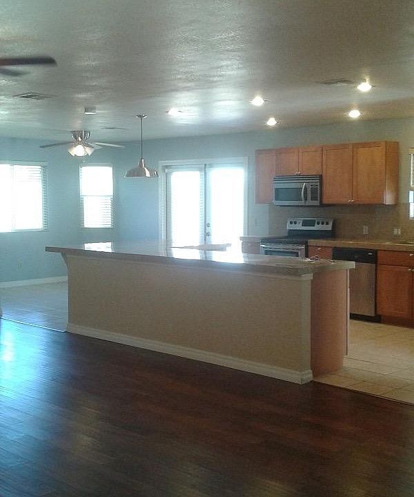 Great Room into kitchen