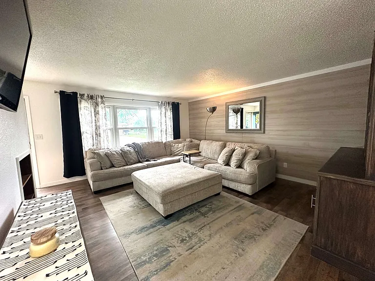 409 20th Ave — Photo 3