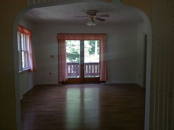 4th image of 561 Woodland Ave