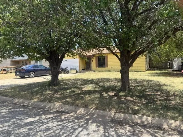 1704 Hamilton St, Pampa, TX 79065