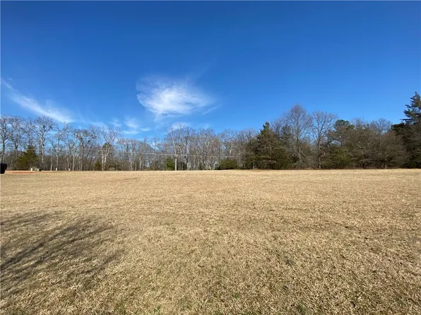 12 Majestic Shores Trl, Hartwell, GA 30643