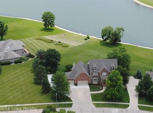 13950 Lakeview Dr, Clive, IA 50325