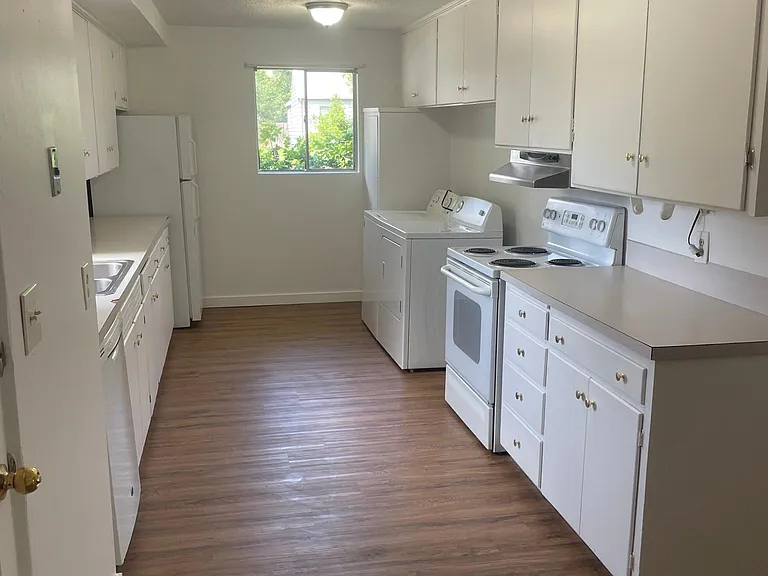 1410 S Division Ave — Photo 3