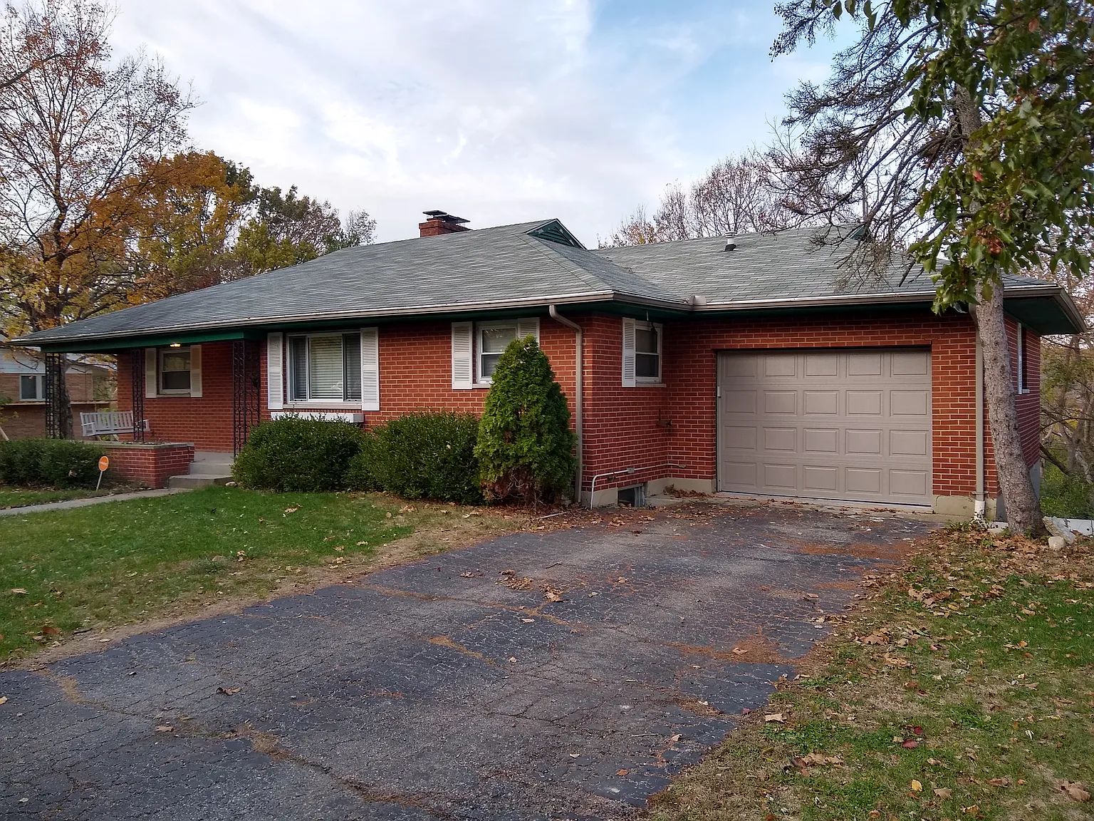 3 bed, 2500 sqft, $2,200 — Photo 2