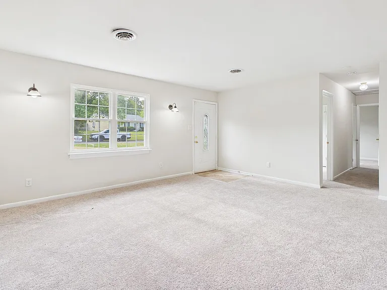 2336 Sara Ln — Photo 7