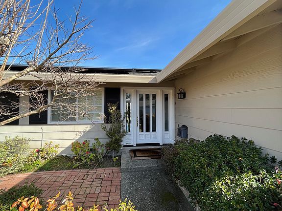 3rd image of 373 Birchwood Dr