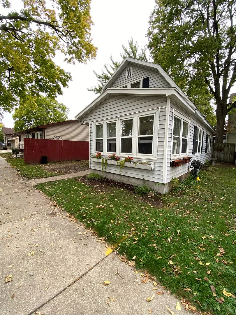 Charming 4 Bedroom Single-Family Home Near UW-La Crosse & Weigent-Hogan Park — Photo 1