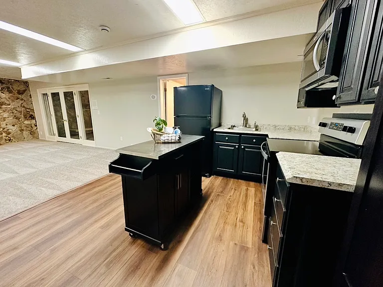 2586 E Woodland Dr #1 — Photo 5
