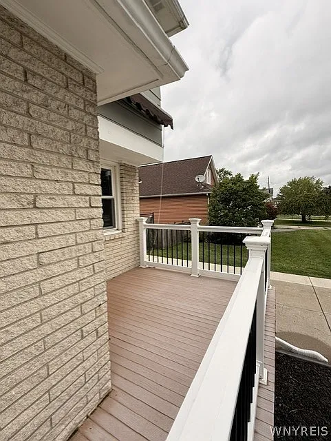 3 bed, 1.0 bath, 2296 sqft, $2,100 — Photo 4