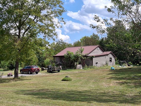 3rd image of 595 Holmes Gap Rd