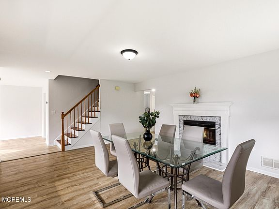 5th image of 297 Bartley Road