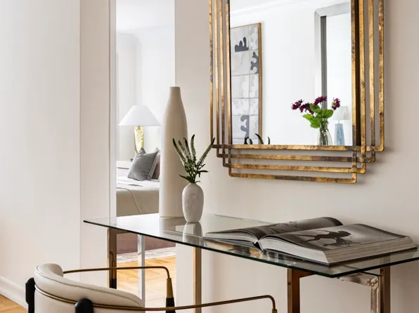 411 East 53rd Street image 6 of 8