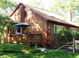 327 Forest Dr, Canadensis, PA 18325