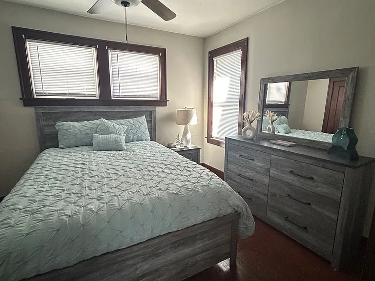 Queen bedroom set with plenty of storage. Also includes a mid-sized walk in closet and plenty of natural light.
