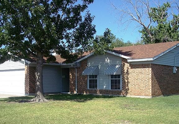 3rd image of 928 Embassy Dr
