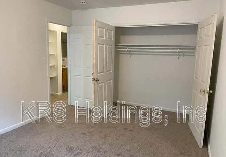 416 S West St #9 — Photo 3