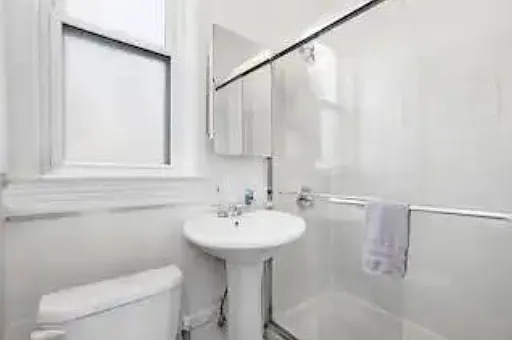 1414 W Fletcher St #1R — Photo 2