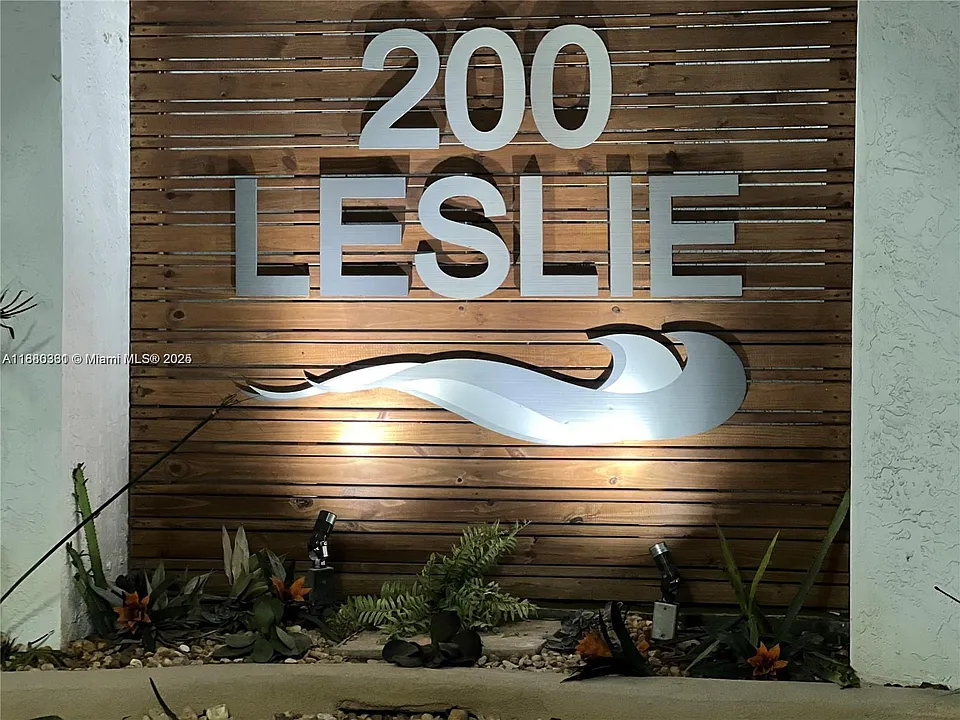 200 Leslie Dr