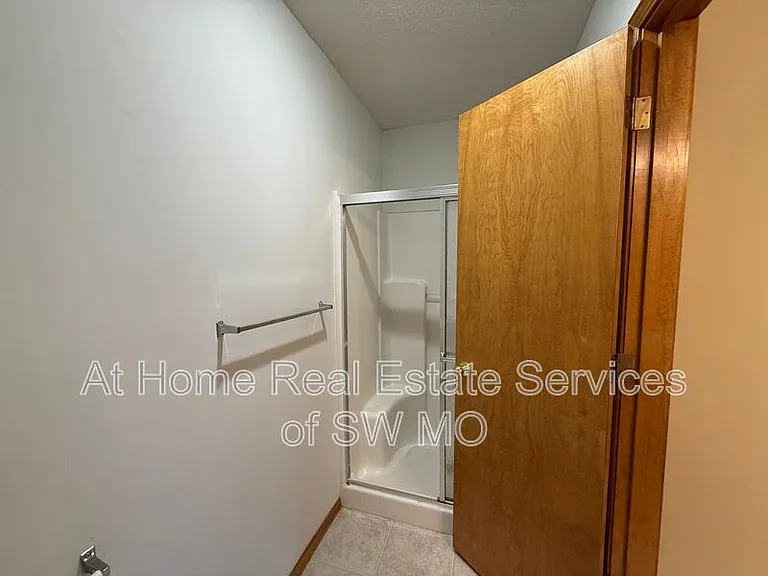 3324A S Leawood Ave — Photo 9