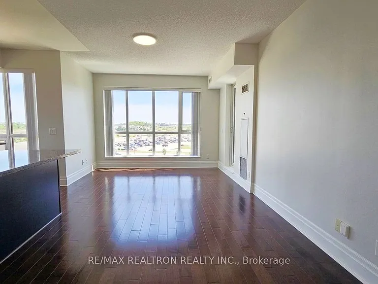 39 Upper Duke Cres #604 — Photo 4