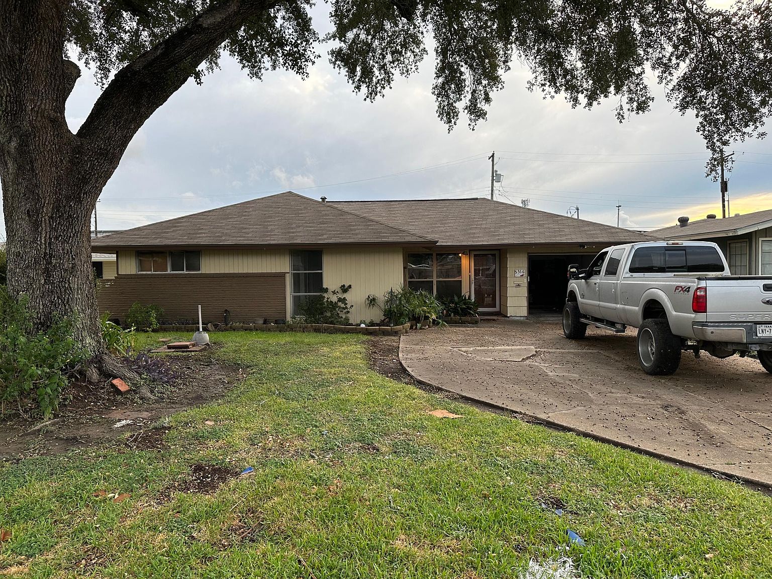 5316 W Groves Cir, Groves, TX 77619 Zillow