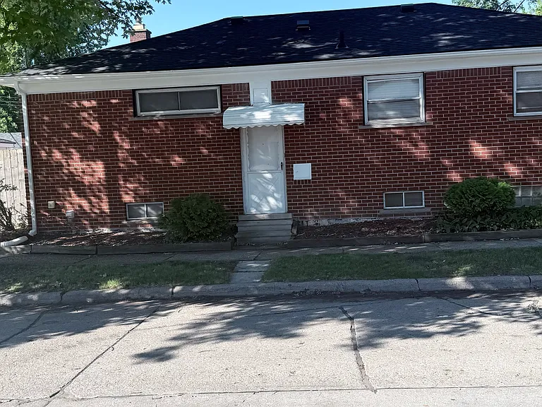 5803 Elizabeth Ct — Photo 12