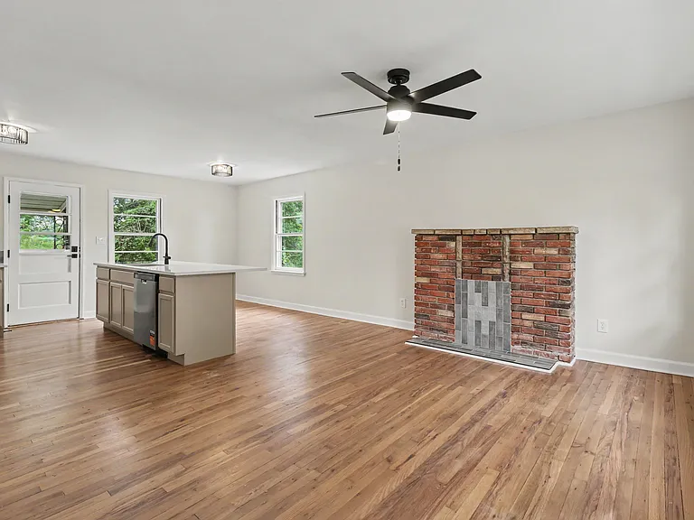691 Garner Dr — Photo 4