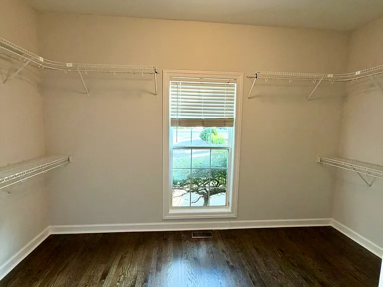 2256 Westwood Dr — Photo 15