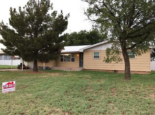 412 S Walton St, Roby, TX 79543