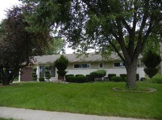 230 Flagstaff Ln, Hoffman Estates, IL 60169