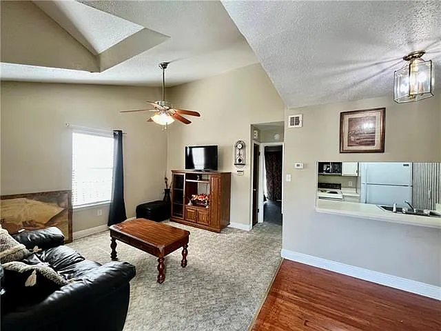 2330 Edenborn Ave #321 — Photo 4