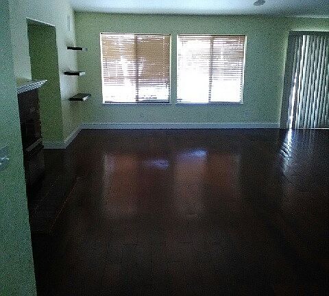 3rd image of 918 W Pebble Dr
