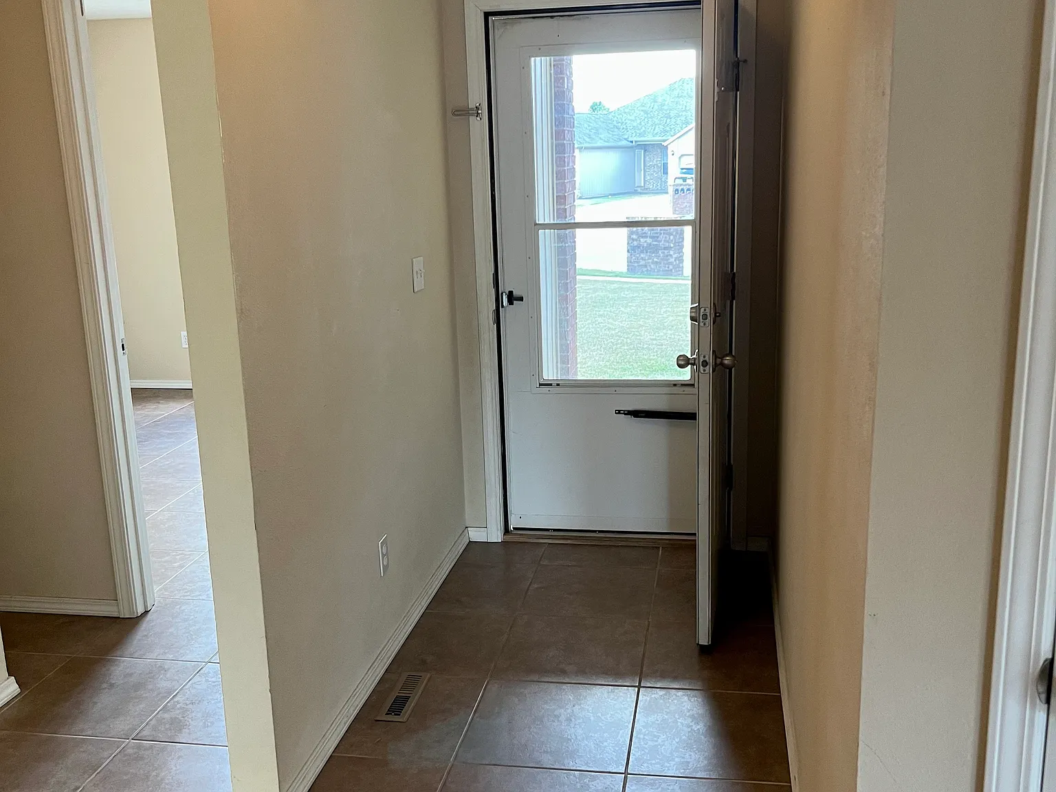 1918 S Bryson Cir — Photo 3