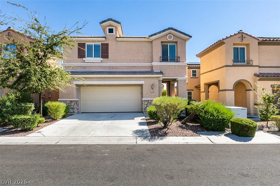 3 bed, 2.5 bath, 2031 sqft, $2,400 — Photo 1