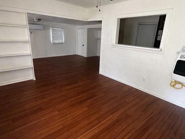 2709 SW I Ave — Photo 2